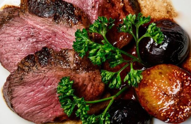 Magret de canard et sa sauce au vinaigre de fruit de la passion 1 duck breast 1436039 1920 870x470 1 La Maison Des Grands Lacs