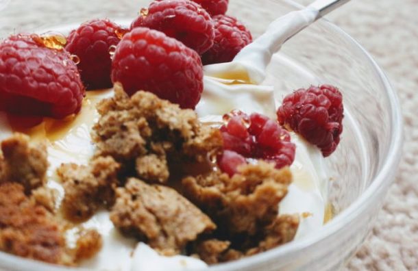 Buddha Bowl au poulet 4 pexels jenna hamra 4006347 870x470 1 La Maison Des Grands Lacs