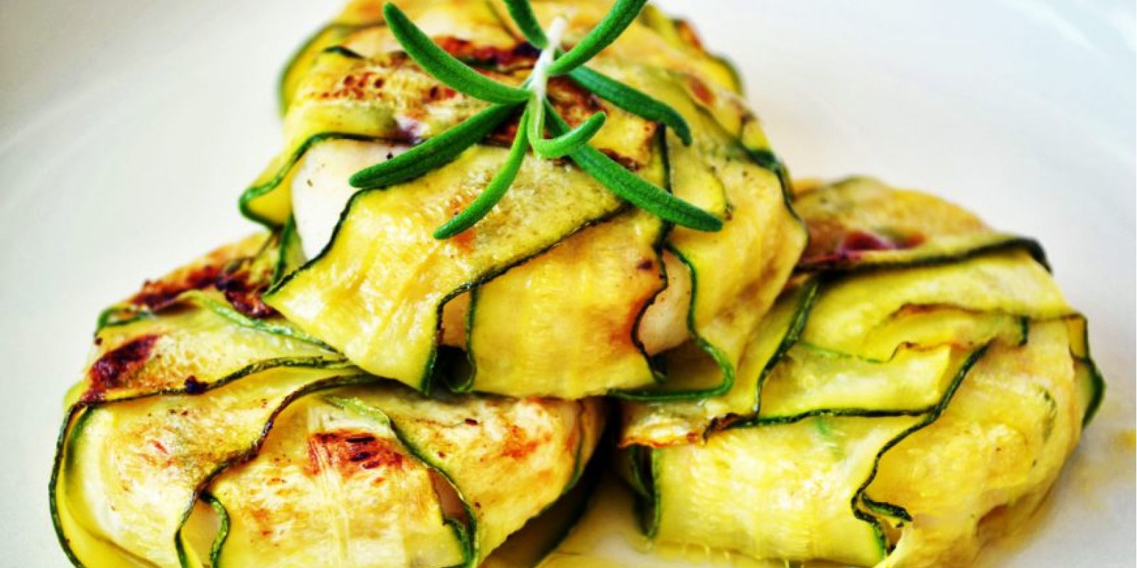 Toast de courgettes marinées à l’huile vierge d’avocat