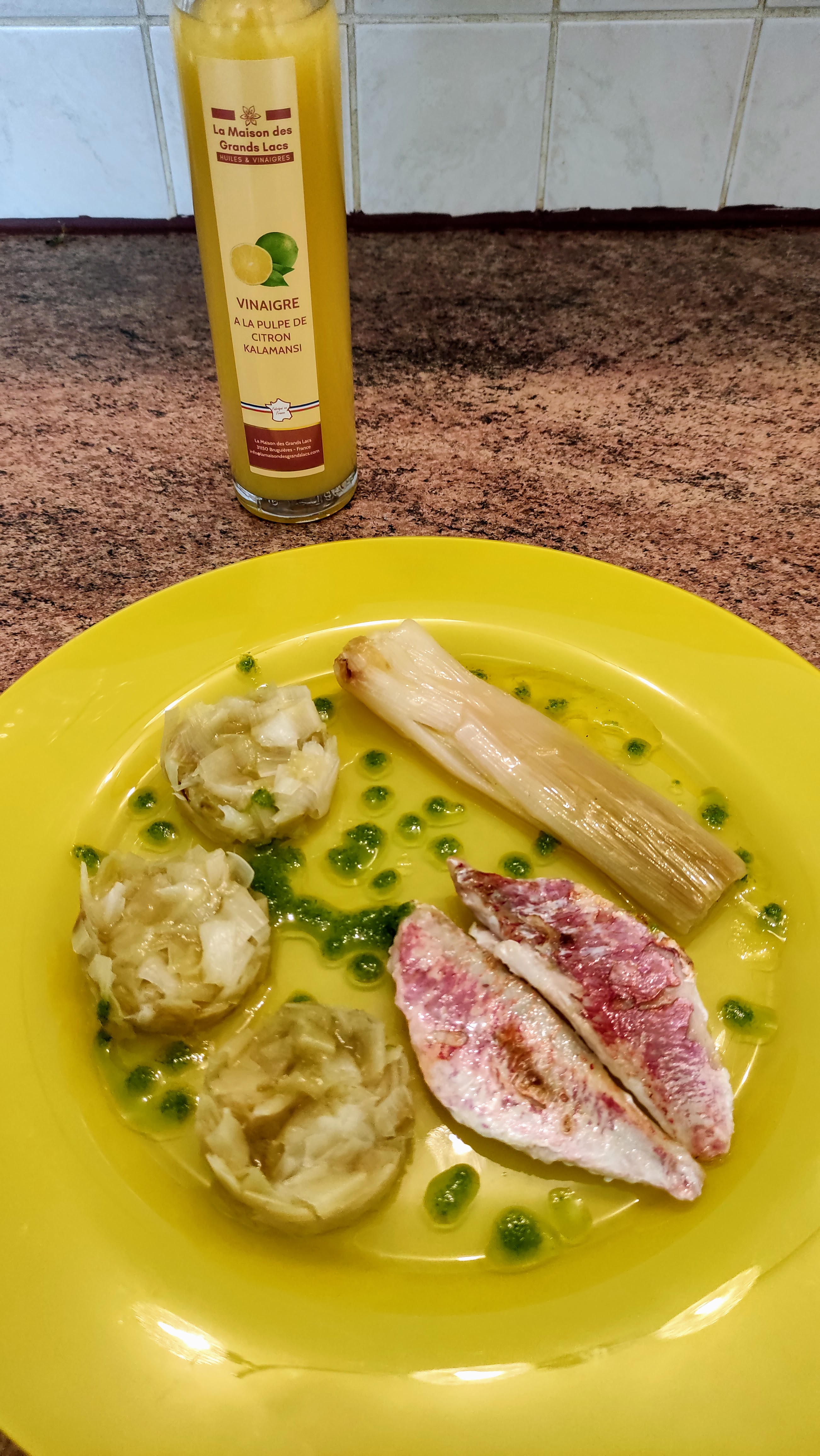 Filet de rouget poêlé et duo de poireaux