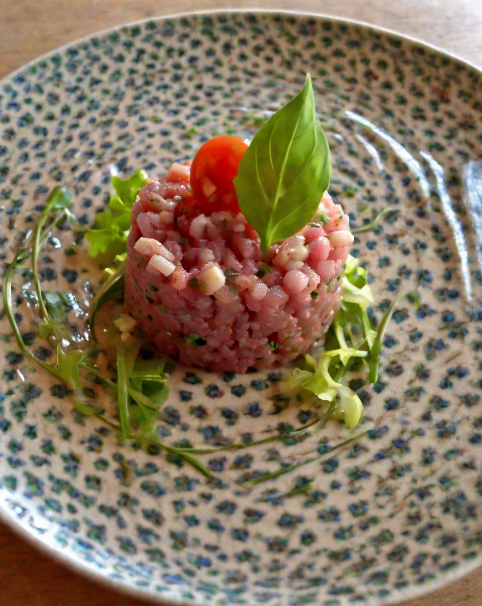 Tartare de thon rouge mariné au vinaigre de fruits rouges