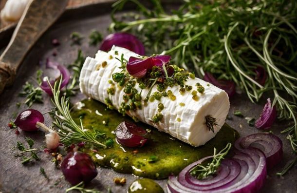 Côtelettes d’agneau, jus au vinaigre de cassis noir et écrasé de pommes de terre 3 buche de chevre roule 156f5db7 La Maison Des Grands Lacs
