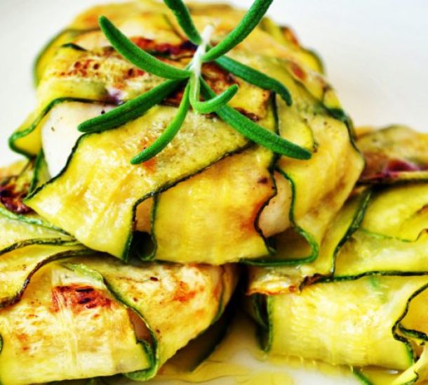 Toast de courgettes marinées à l’huile vierge d’avocat