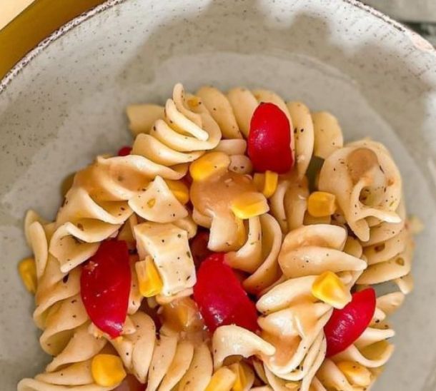 Salade de pâtes et vinaigrette Kalamansi