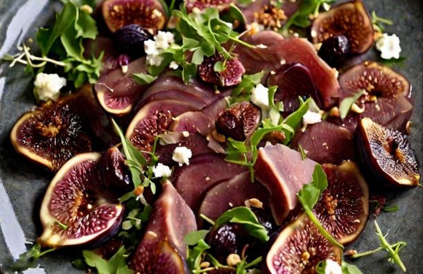 Côtelettes d’agneau, jus au vinaigre de cassis noir et écrasé de pommes de terre 4 salade de magret de canard et figue 5652254a La Maison Des Grands Lacs