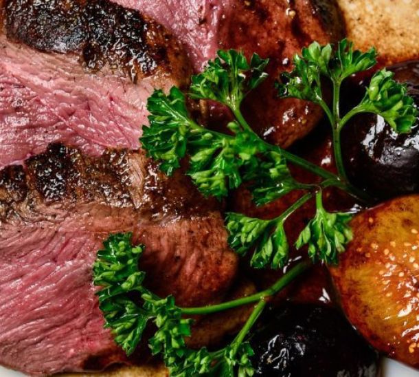 Magret de canard et sa sauce au vinaigre de fruit de la passion