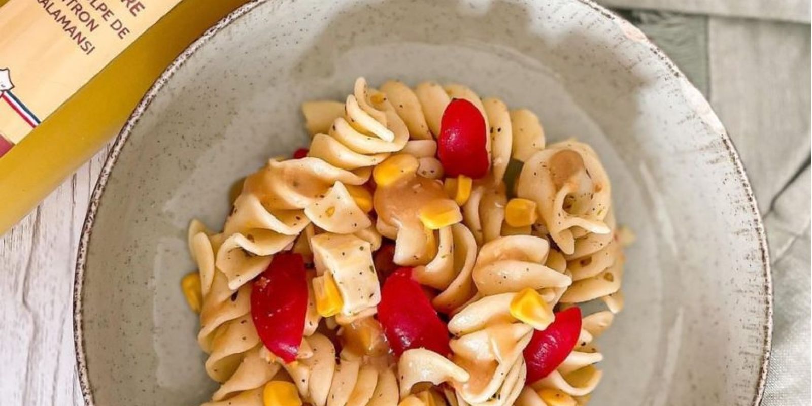 Salade de pâtes et vinaigrette Kalamansi