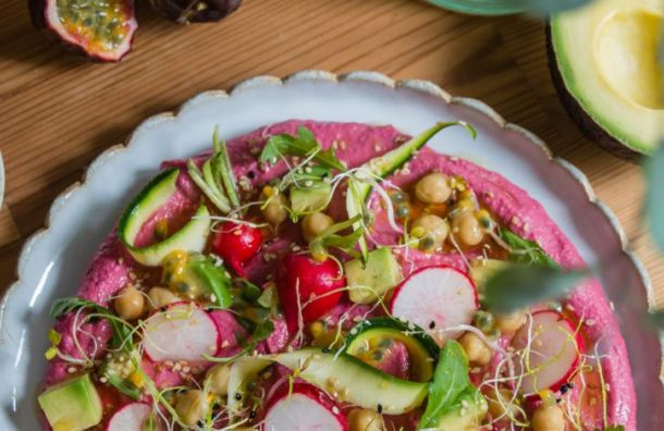 Salade composée & vinaigre passion 7 houmous betterave 2 web 1 870x470 1 aef48593 La Maison Des Grands Lacs